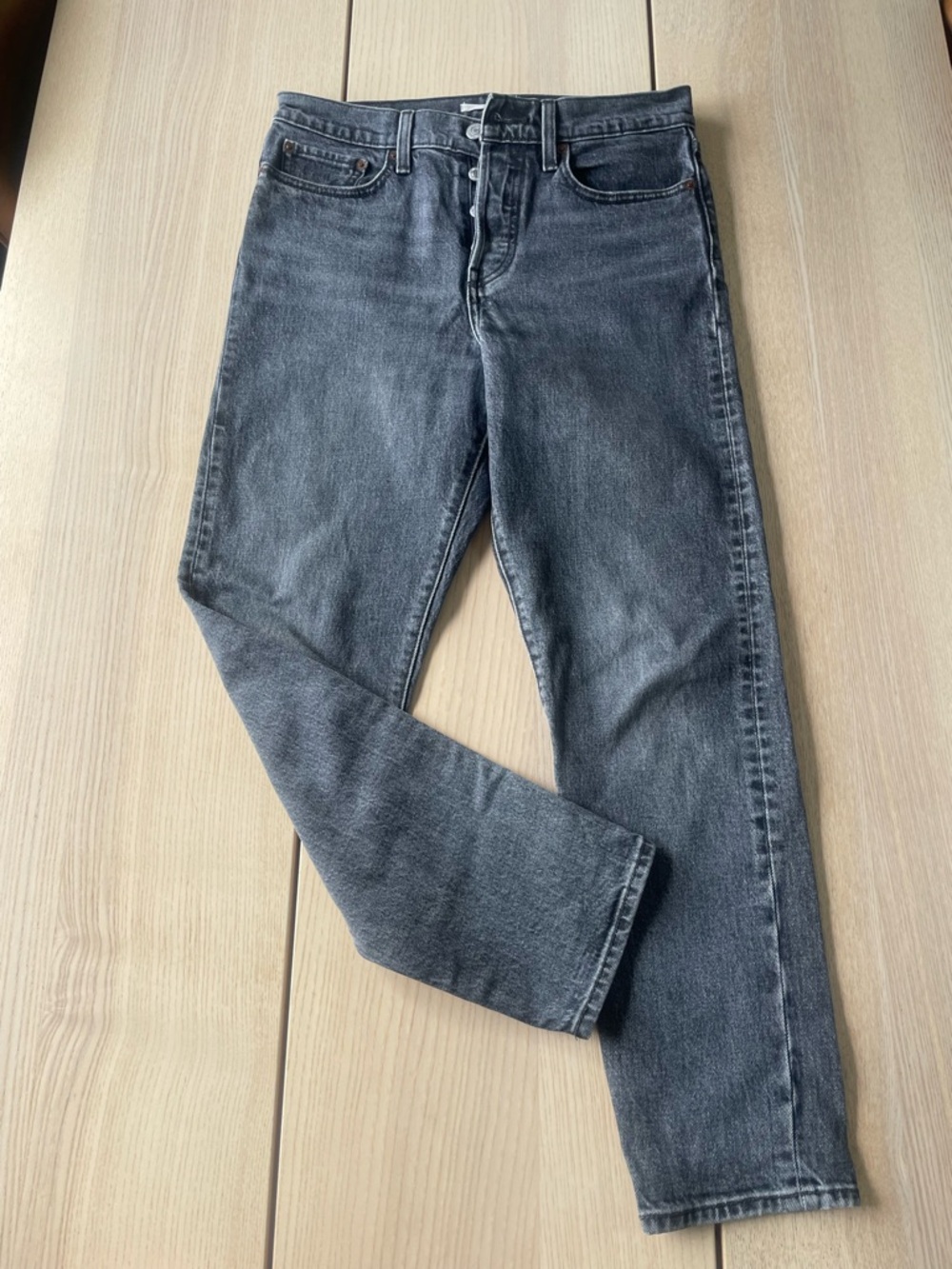 Levi’s Wedgie Black Wash Straight Jeans size 28 Levi ladies denim jeans